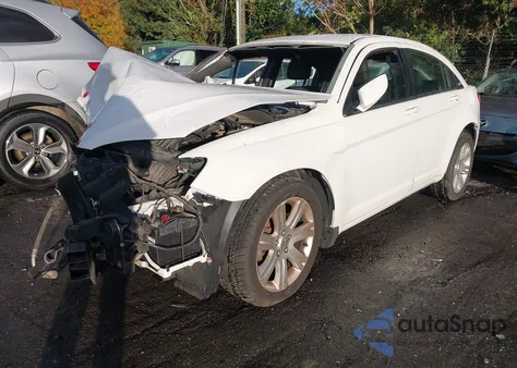 2012 Chrysler 200 Lx z USA, uszkodzony, nr VIN 1C3CCBAB1CN179936